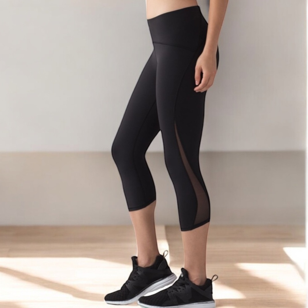 Lululemon Train Times Crop 17” Black Size 8 Full-On Luxtreme Mesh Panels‎